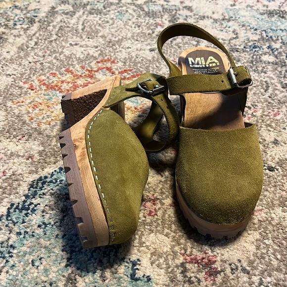 MIA Swedish Clogs - Picture 5 of 6